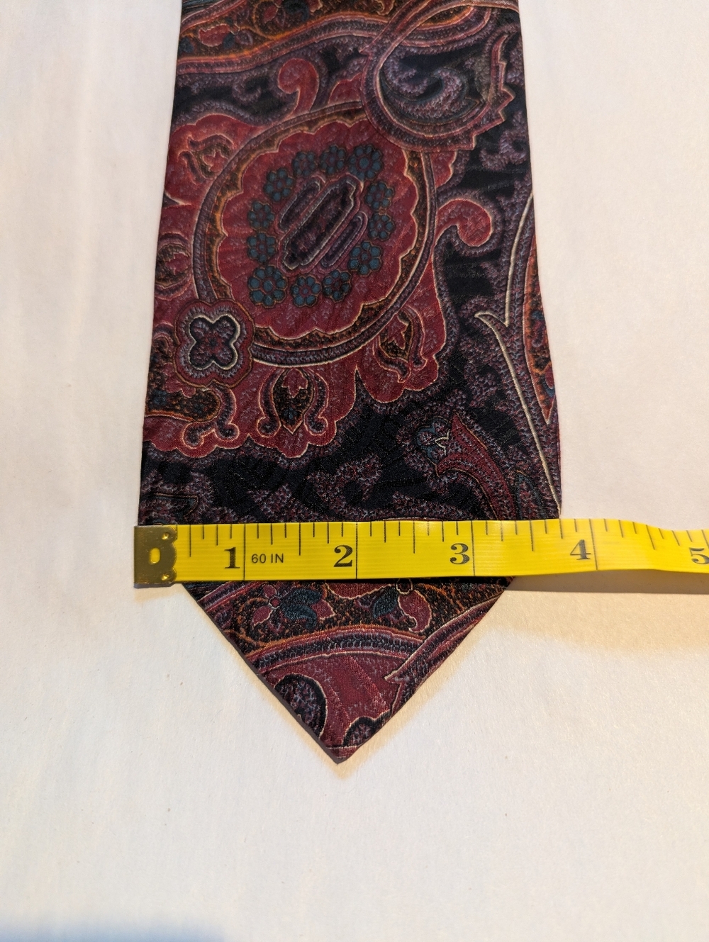 Fratelli Moda Red and Black Paisley Silk Tie for Formal Occasions - Picture 6 of 7